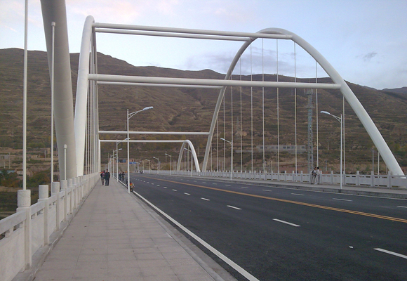 1、青海省隆務(wù)黃河大橋