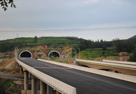4、長春至深圳線（G25)青州至臨沭(魯蘇界)高速公路 穆陵關(guān)隧道